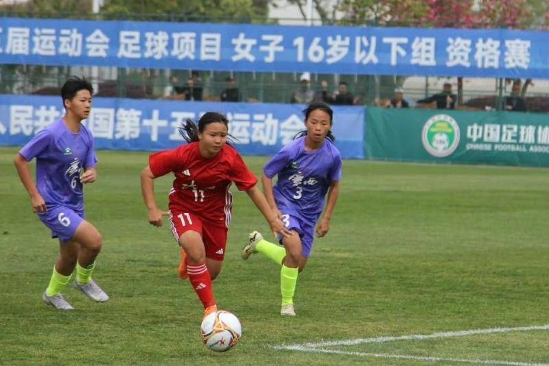 中国女足备战全运会足球比赛，球队士气高涨