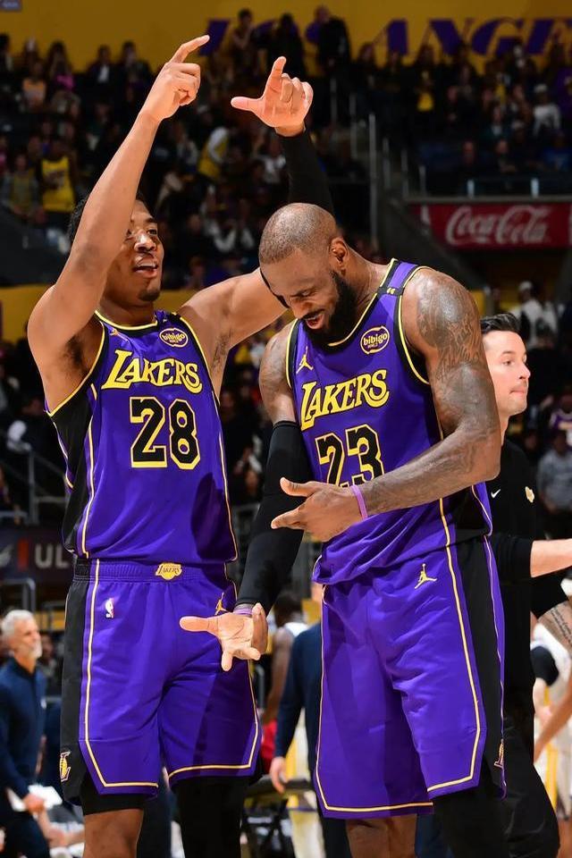 NBA比赛：湖人击败勇士，取得连胜