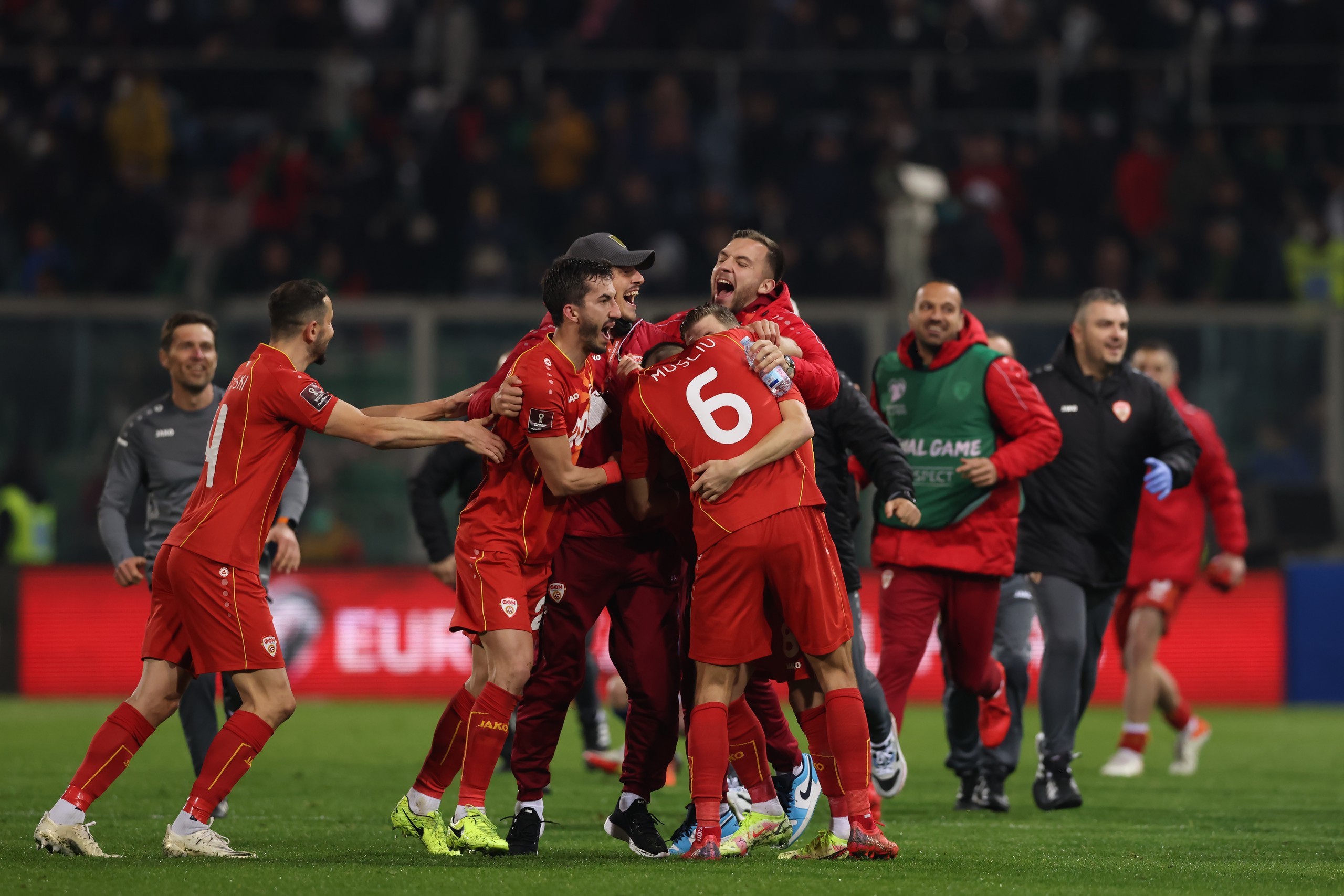 法国队大胜北马其顿，提前晋级