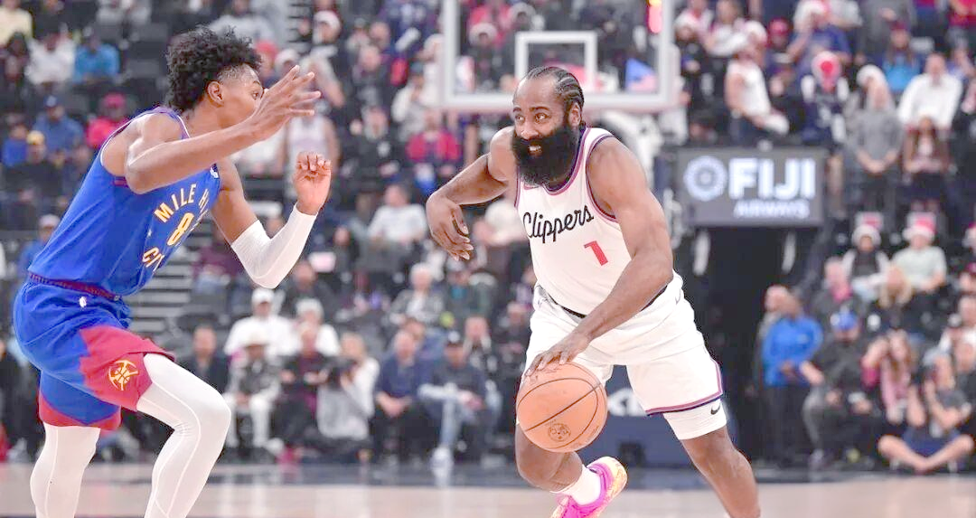 快船队逆转胜掘金队，保罗神奇发挥力保胜利