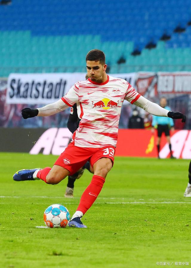 RB莱比锡客场逆袭,成功摘取关键三分 RB莱比锡客场逆袭,成功摘取关键三分