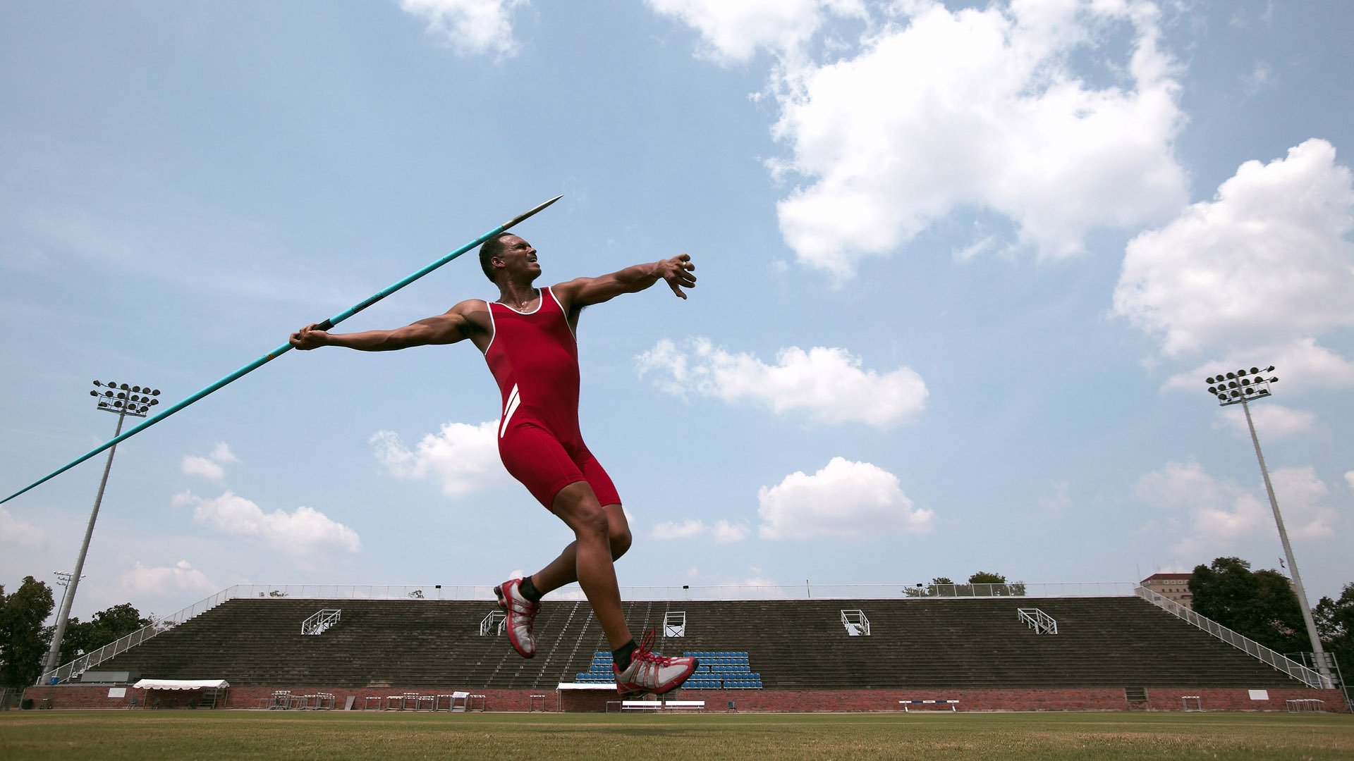 跨界德比，广厦压制哲学的绿茵启示录