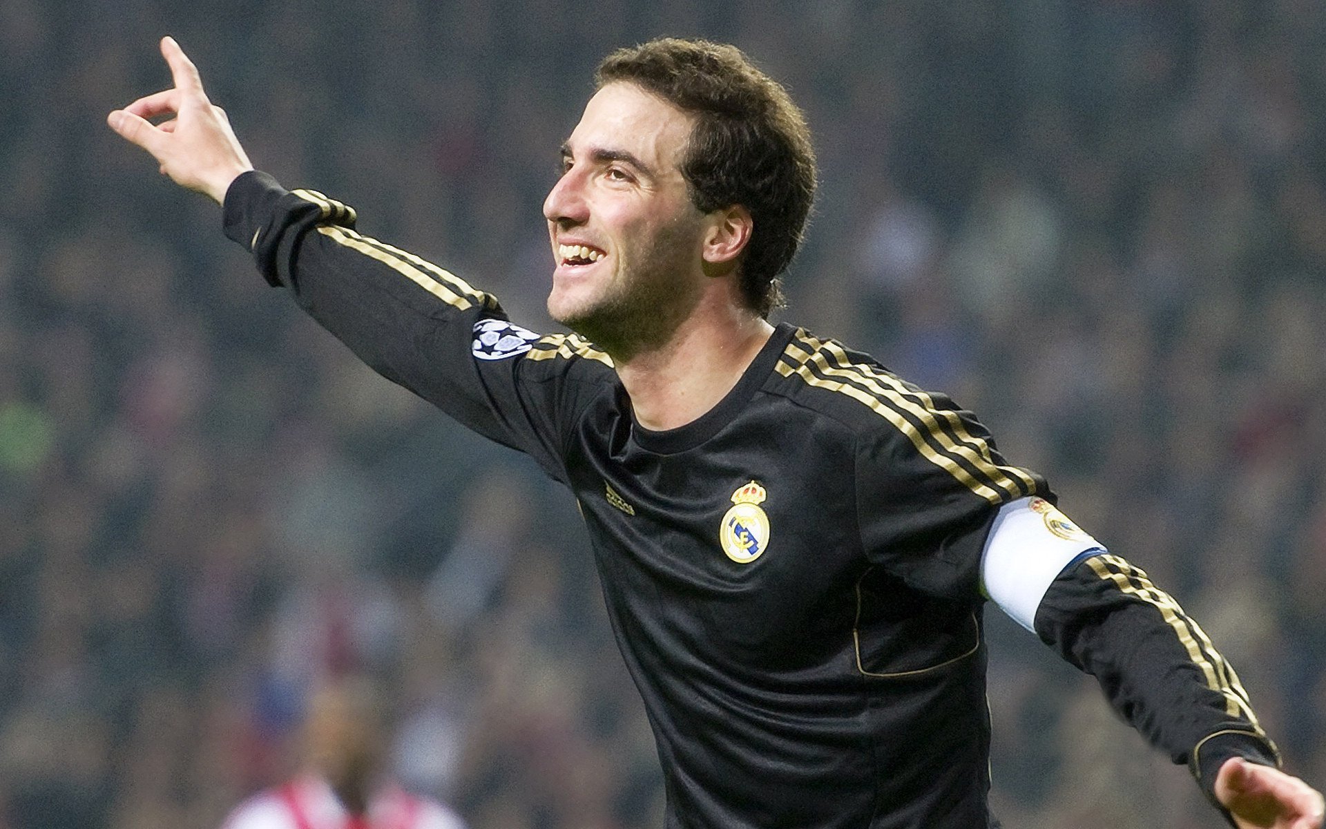 开云体育下载-悬崖边的绿衫军,霍勒迪守护最后的胜利曙光