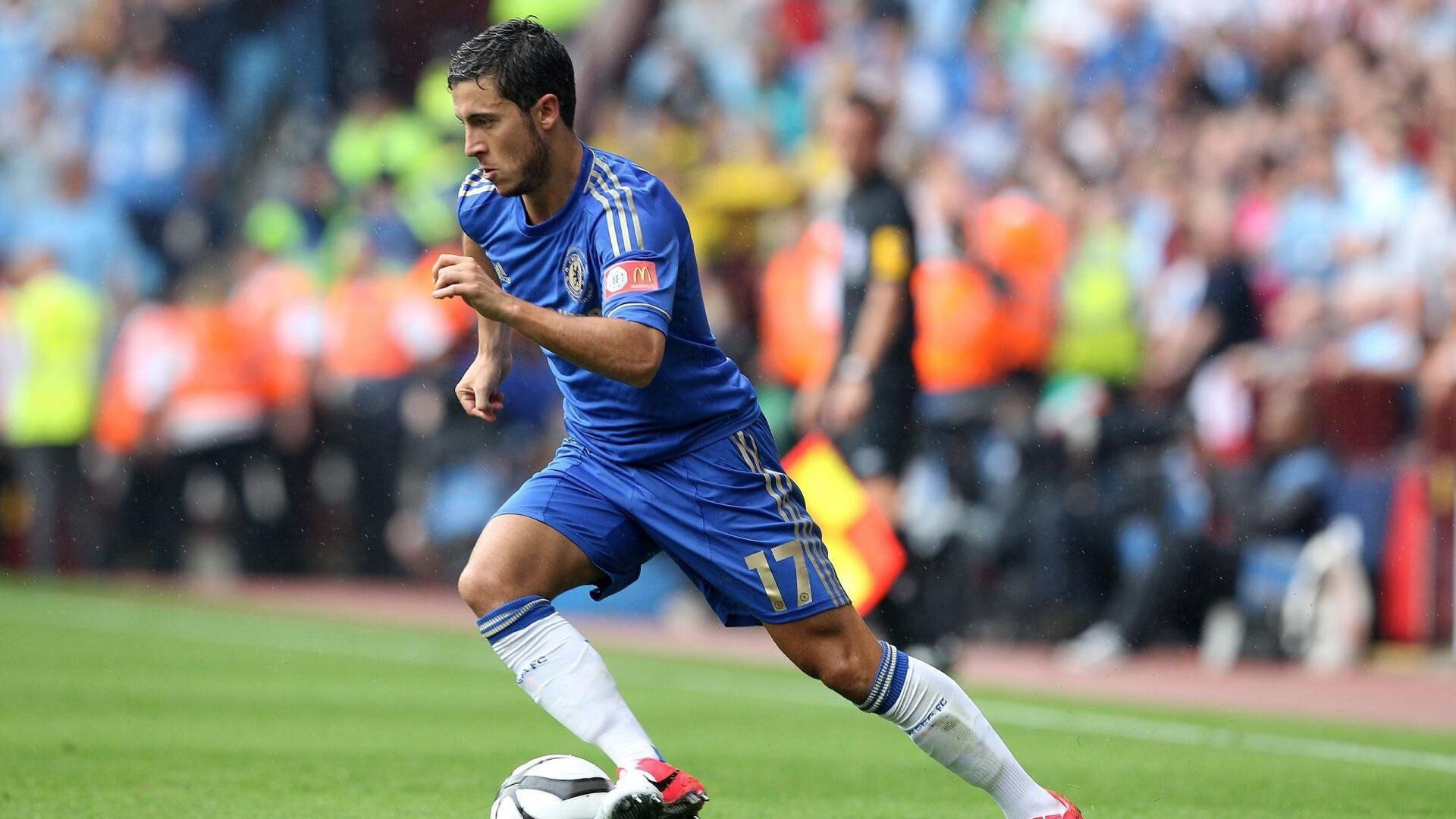 开云官方app入口-赛道上的无声硝烟，拉塞尔以一敌众，威廉姆斯鏖战马丁内幕